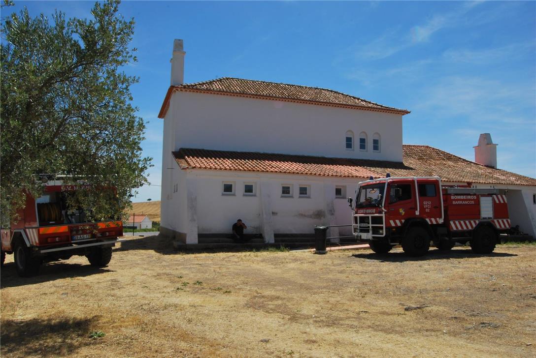 Bombeiros de Moura e de Barrancos na sede da Contenda