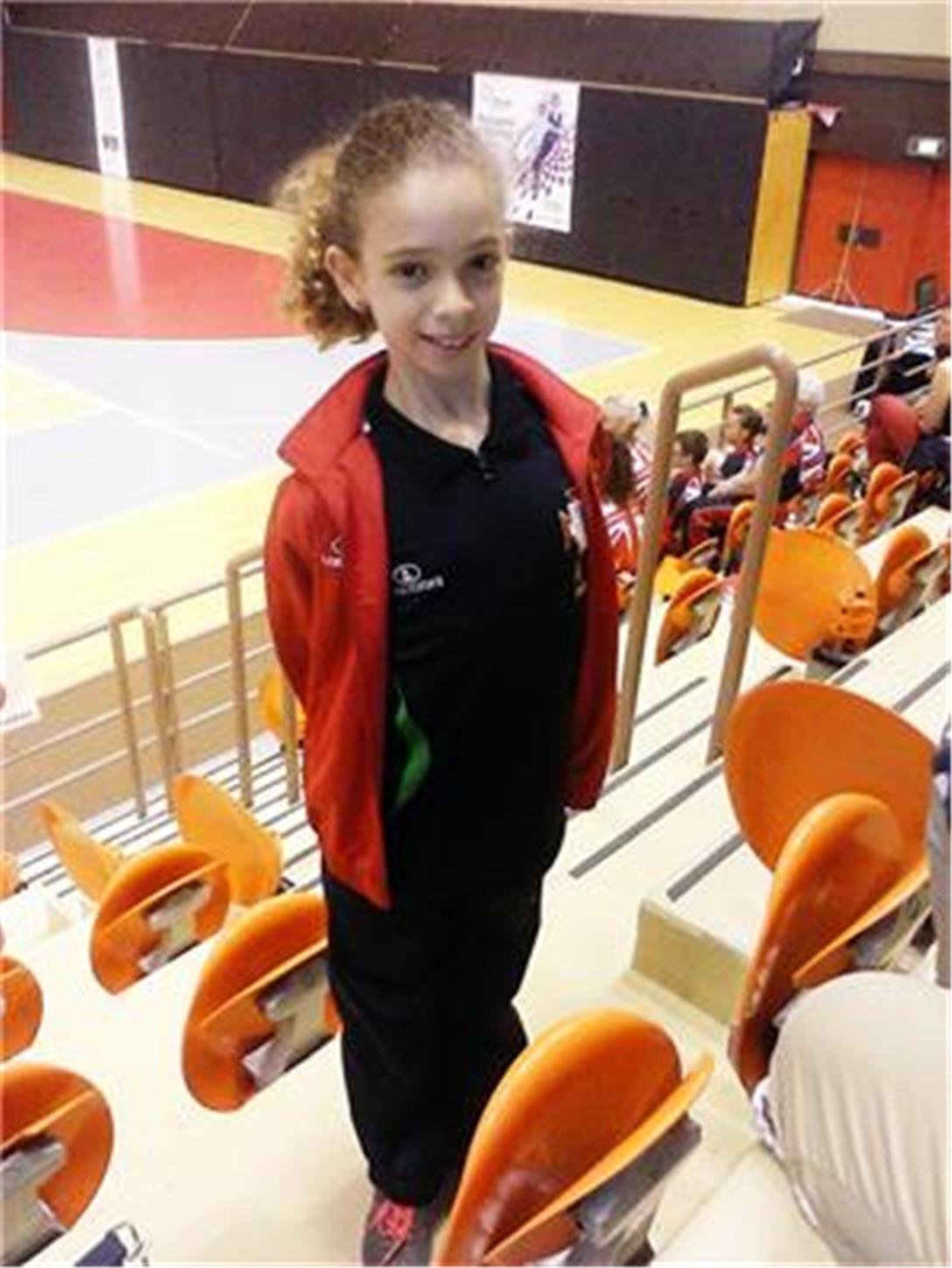 Jovem Castrense Cristina Rakasi na Taça da Europa de Patinagem Artística