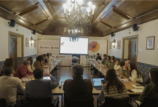 Reunião de projeto '𝗖𝘂𝗹𝘁𝗶𝘃𝗮𝗿 𝗮 𝗜𝗻𝗰𝗹𝘂𝘀𝗮̃𝗼 𝗻𝗼 𝗕𝗮𝗶𝘅𝗼 𝗔𝗹𝗲𝗻𝘁𝗲𝗷𝗼'