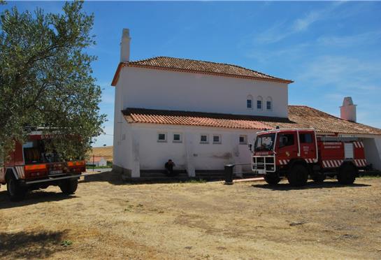 Bombeiros de Moura e de Barrancos na sede da Contenda